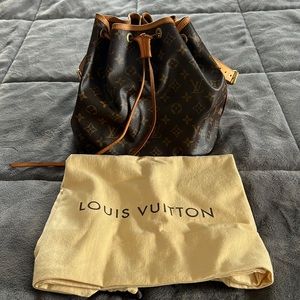 Great condition LV bag!!